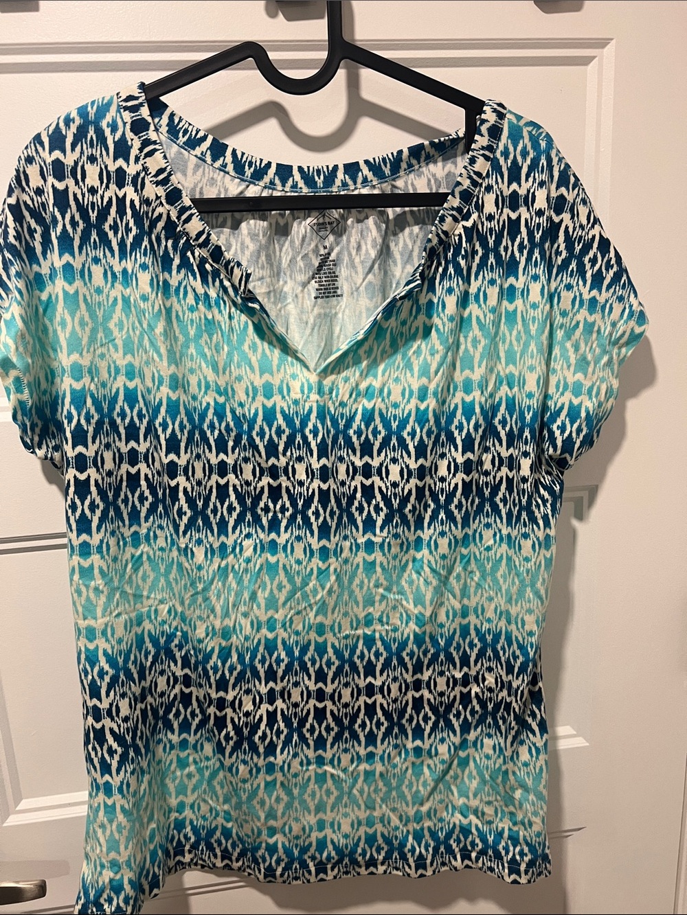 Women's Blue Ombre Pattern V-Neck Top